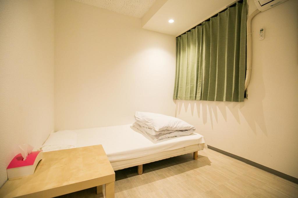 123 Guesthouse Osaka Room photo